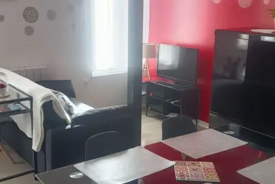 Image de F1 duplex rouge entièrement rénové