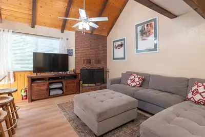 Image de Evergreen B5 -  Amazing Mountain Get Away that is a Ski in / Ski out Property