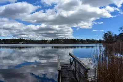 Image de Three bedroom home with direct access to Kelley's Pond!