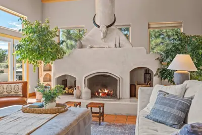 Image de Location, Location! ! Unforgettable Sunsets-Balloon Fiesta dream home!