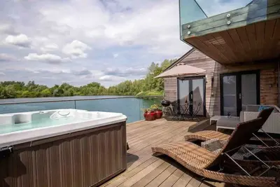 Image de Malachite Lakehouse | Hot Tub & Dog Friendly
