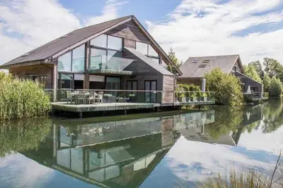Image de Ardross Lodge | Lakeside Hot Tub Stay for Groups