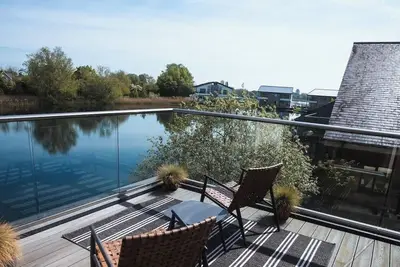 Image de Maricor | Lakeside Retreat with Hot Tub + Kayak