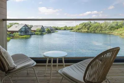 Image de Serendipity | Cotswold Lakehouse | Hot Tub & Kayak