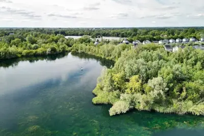 Image de Egret Lodge | Lakeside Hot Tub Retreat + Kayaks
