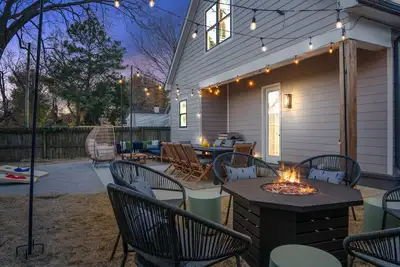 Image de Family house in a great location! King beds and great decor!