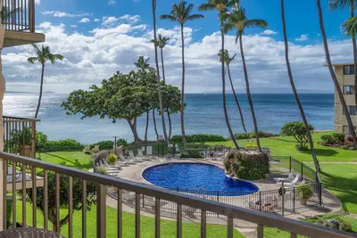 Image de Beachfront on Sugar Beach with Spectacular Views!