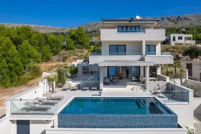 Image de Stylish property with heated 40, 5sqm private pool, a Jacuzzi, a Finnish sauna, Billiards, 5 comfortable bedrooms, 6 bathrooms, sea views