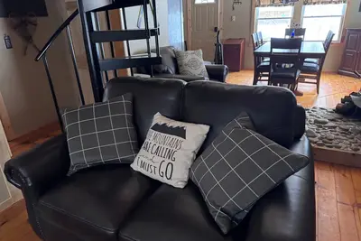 Image de Adk Cabin\nCozy cabin just inside the blue line. A great place to relax or play!