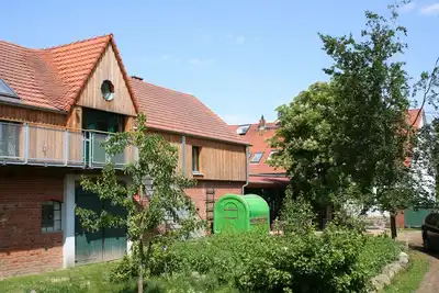 Image de Lauschige Wohnung auf Einem Märkischen Vierseithof mit Ölmühle und Hofladen