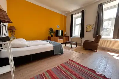 Image de Yellow Palm - Cozy, Central With Green View