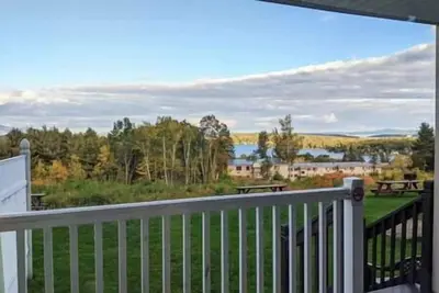 Cute Lower Level Cedar Lodge Room with Balcony & Lake Views!
