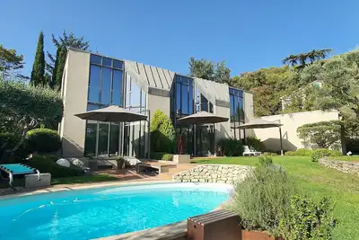 Image de Rare, Villa architecte 8 pers, piscine, calme absolu, 10 min à pied Crs Mirabeau