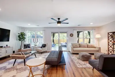 Image de Casa De 🏡Moderno Este😎: Spacious Stylish Digs