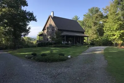 Image de Appalachians Inspired, Custom Built Solar Powered With Mountain Views
