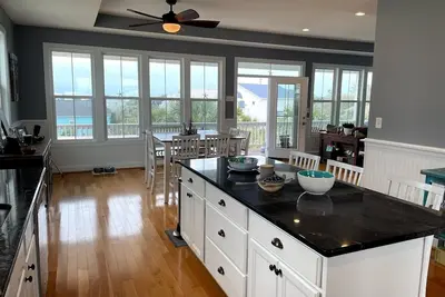 Image de Beautiful home away from home retreat, private beach access and pet friendly!