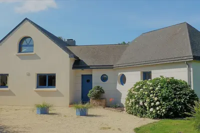 Image de Une grande villa au calme dans un grand jardin située à 900 mètres de la mer.