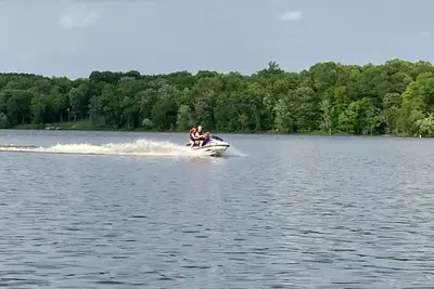 Image de Park model at Flickabirds Resort! Golf cart, Boat and jet ski rental available!