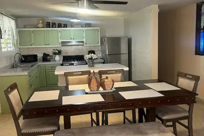 Image de CariBnB, 7 minutes from Airport & 11 to Beaches\n