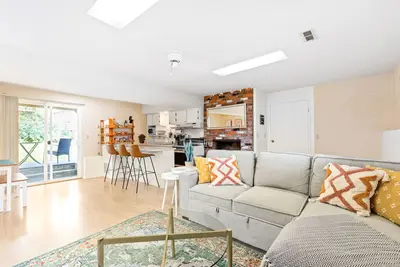 Image de Beautiful Apartment in Milwaukie W/ full kitchen