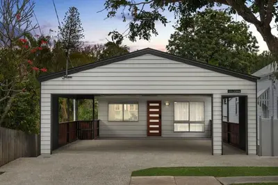 Image de Close to Eastwood Beach 3br Home w/ Parking @Lota