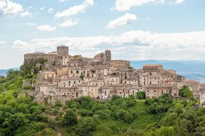 Image de 11th century Italian villa located in the classical Calabrian town of Altomonte.