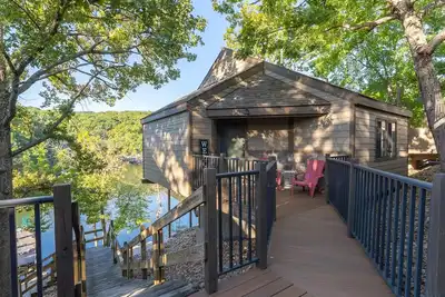 Image de Lakefront Villa w/incredible views in Osage Beach!