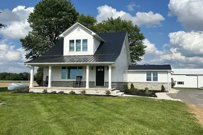 Image de Beautiful completely renovated farmhouse with all the modern amenities!