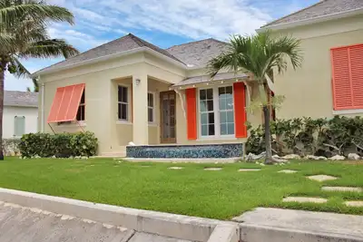 Image de 3 Bed 3 Bath Waterfront House located in Schooner Bay, Abaco