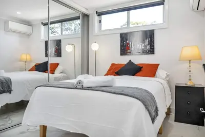 Image de Quiet Elevated Serene Home (B)