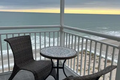 Image de 2/2 Ocean View Condo at Sandpiper. Wake up to the sounds of the waves!