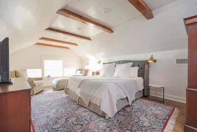 Image de Clifton House - Observatory | King Suite, Sleeps 4 | Mississippi River Views