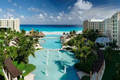 Image de Beachfront Luxurious Condo Westin Resort Across from La Isla Paradise Experience