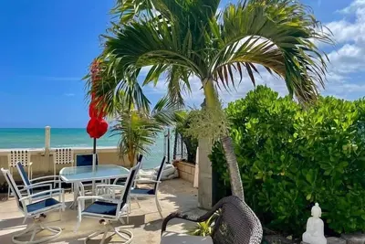 Image de Beach house, ocean breeze, parking