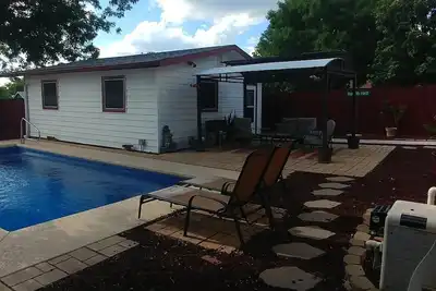 Image de Quaint Styled House, Bluebonnet Capital, Epicenter of Highland Lakes areas.