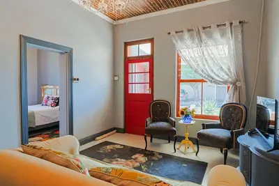 Image de Bietjie Sjiek – A Charming Coastal Escape in Kleinmond