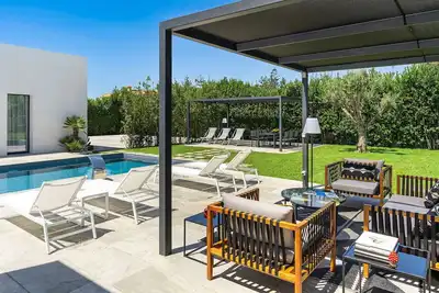Image de Belle maison de vacances privée avec climatisation, Wifi, piscine privée, Tv, patio et parking
