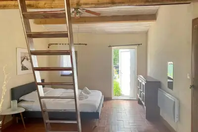 Image de Villa de charme avec piscine dans Avignon, Quartier St Gabriel /Ceinture Verte.