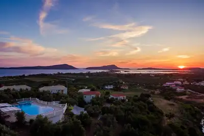 Image de Spacious Villa w\/ pool and spectacular views of the Navarino Bay. Pet Friendly!