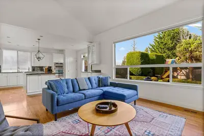 Image de Stellar Sammamish 5br w/ Yard, nr Eclectic Cuisine & Parks, by Blueground