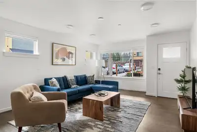 Image de Sunny Bellevue 3br w/ In-Unit W/D, nr Groceries & Dining, by Blueground