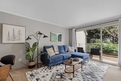 Image de Superb Bellevue 2br w/ Balcony & Lake Views, nr Parks, by Blueground