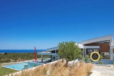 Image de Art & Design Villa with Maid Service by etouri