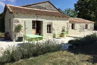 Peaceful stone cottage set among rolling fields and hills. Restful and relaxing