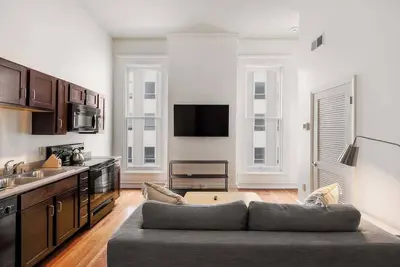 Image de Historic Charm, Walkable Entertainment, King Bed