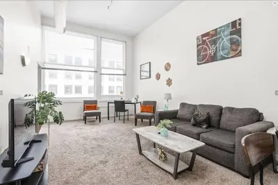 Image de CozySuites - 2br with Direct Skybridge Access #6