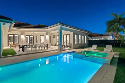 Image de New 5br Villa with Pool and Jacuzzi sleeps 10
