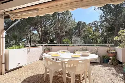Image de Duplex climatisé avec piscine, terrasse et parking - 6 couchages - Le Lavandou