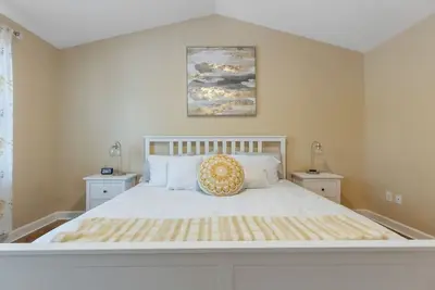 Image de New! ! Wilmington Hub| 3mi to the beach | 2mi Uncw