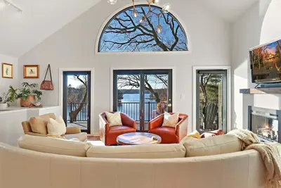 Image de Woodhaven on Pleasant Lake |Pleasant Lake |Lakefront |Wraparound Deck |Views |Dock |Kayaks & Boards